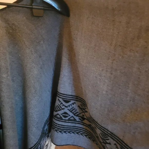 Cejon Black and Gray Knit Shawl OS - Picture 4 of 5